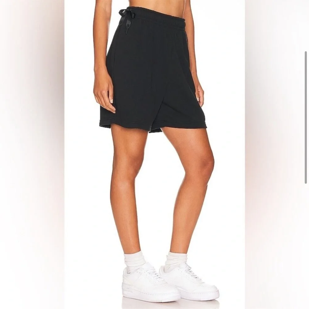 NWOT- Nike Women’s High Rise Dance Short